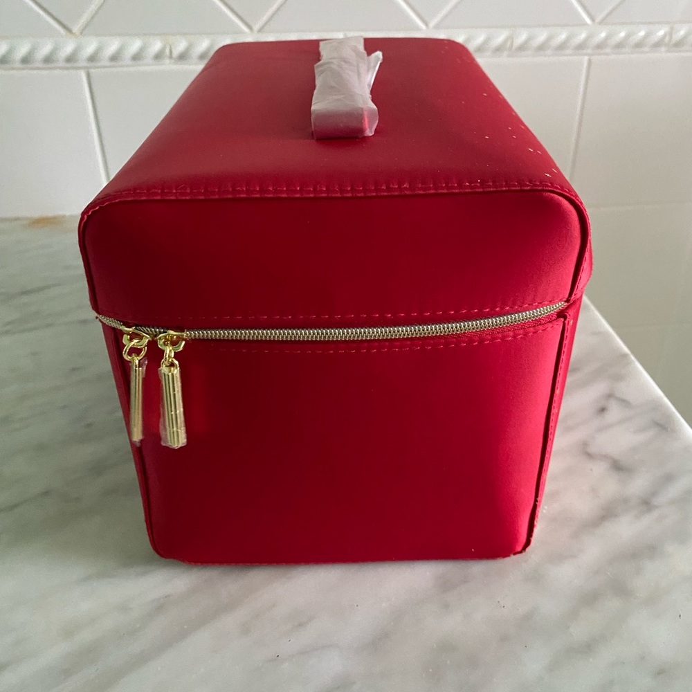 Red Large Train case - Picture 3 of 11